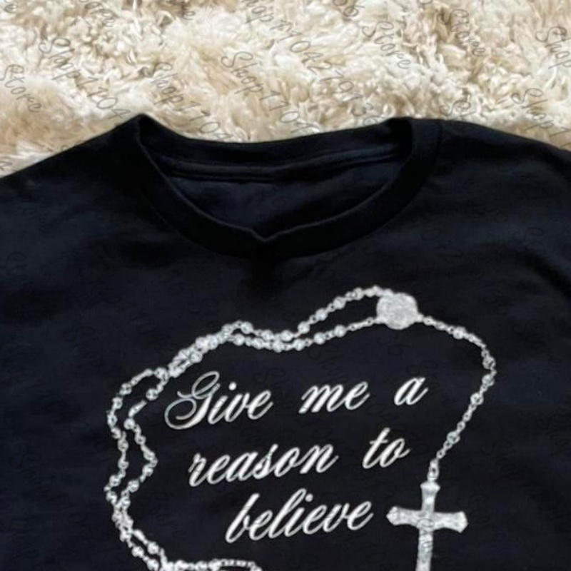 Y2K Graphic Baby Tee Crop - Roupas Femininas dos Anos 2000, Moda